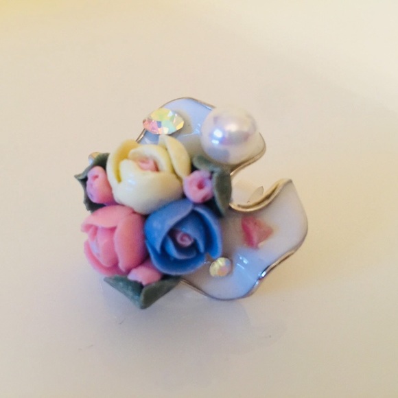 Porcelain flower ring (new) - Picture 2 of 5